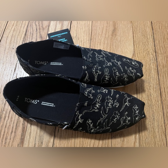 TOMS Black Dinosaur Print Slip-On Shoes Women’s Glow in the Dark 8.5 - Picture 2 of 5